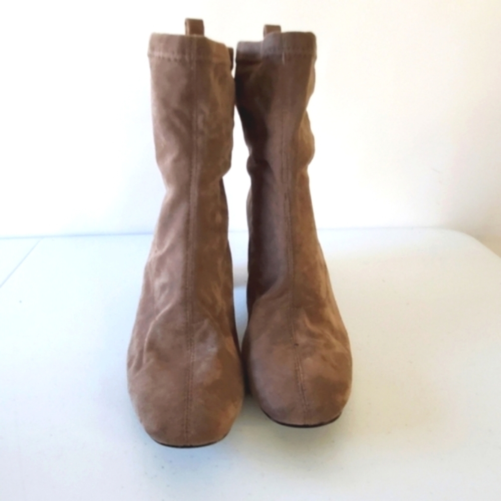 Olivia Miller Unbreak My Heart Boots Size 9 Chunky Heel Pull-on Sueded Bootie - Picture 5 of 13
